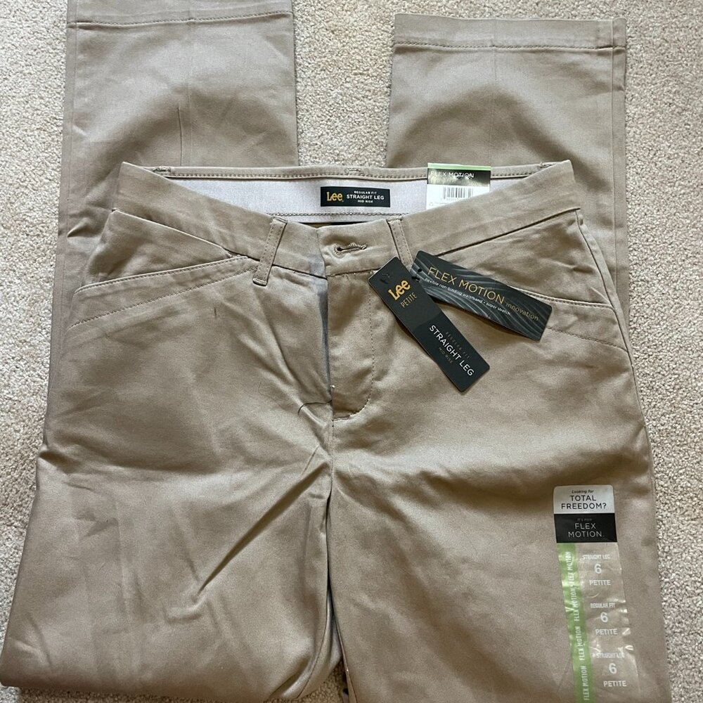 Lee Flex Motion Straight Leg Pants – Size 6 Petite (NWT)